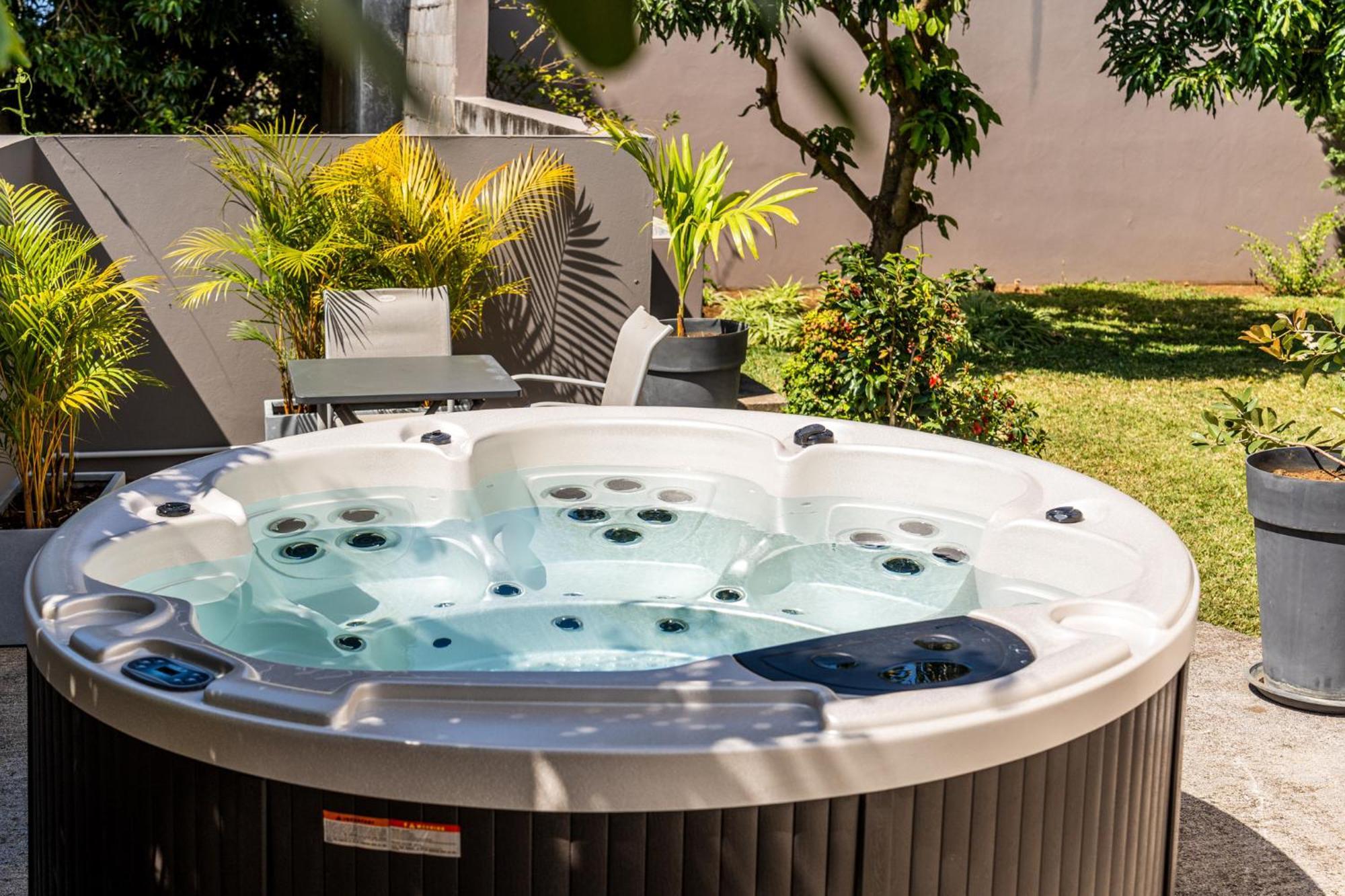 Villa Et Grand Jacuzzi Six Personnes, En Pleine Nature Saint-Joseph Exterior foto